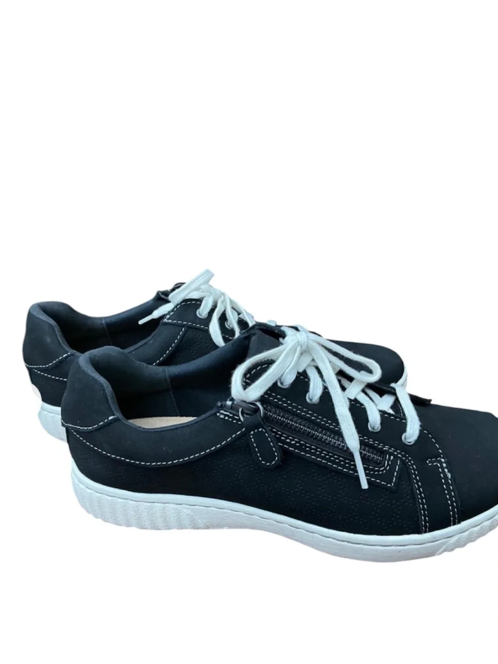 Women’s Clarks Nubuck Leather Sneaker - Caroline Ayla perforated size 7
